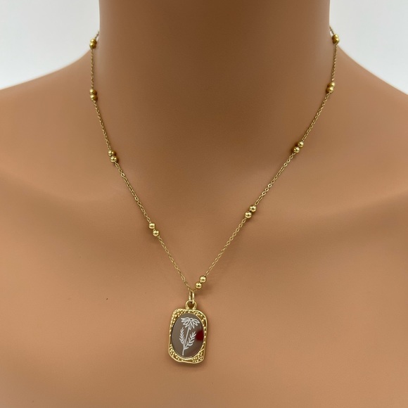 Jewelry - Mirror Etched Pendant Gold Necklace Daisy